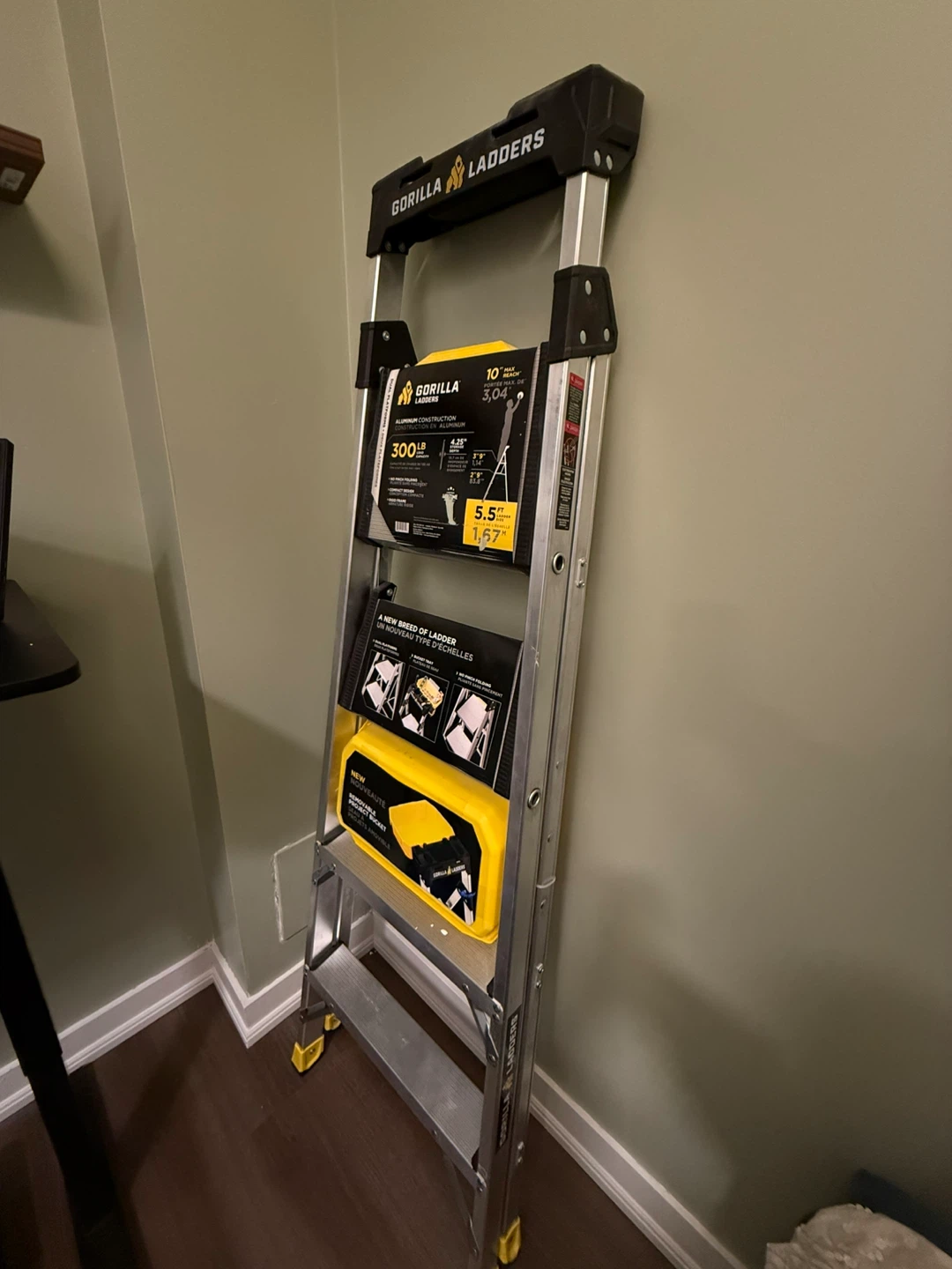 Gorilla Ladders 5.5 ft Aluminum Ladder