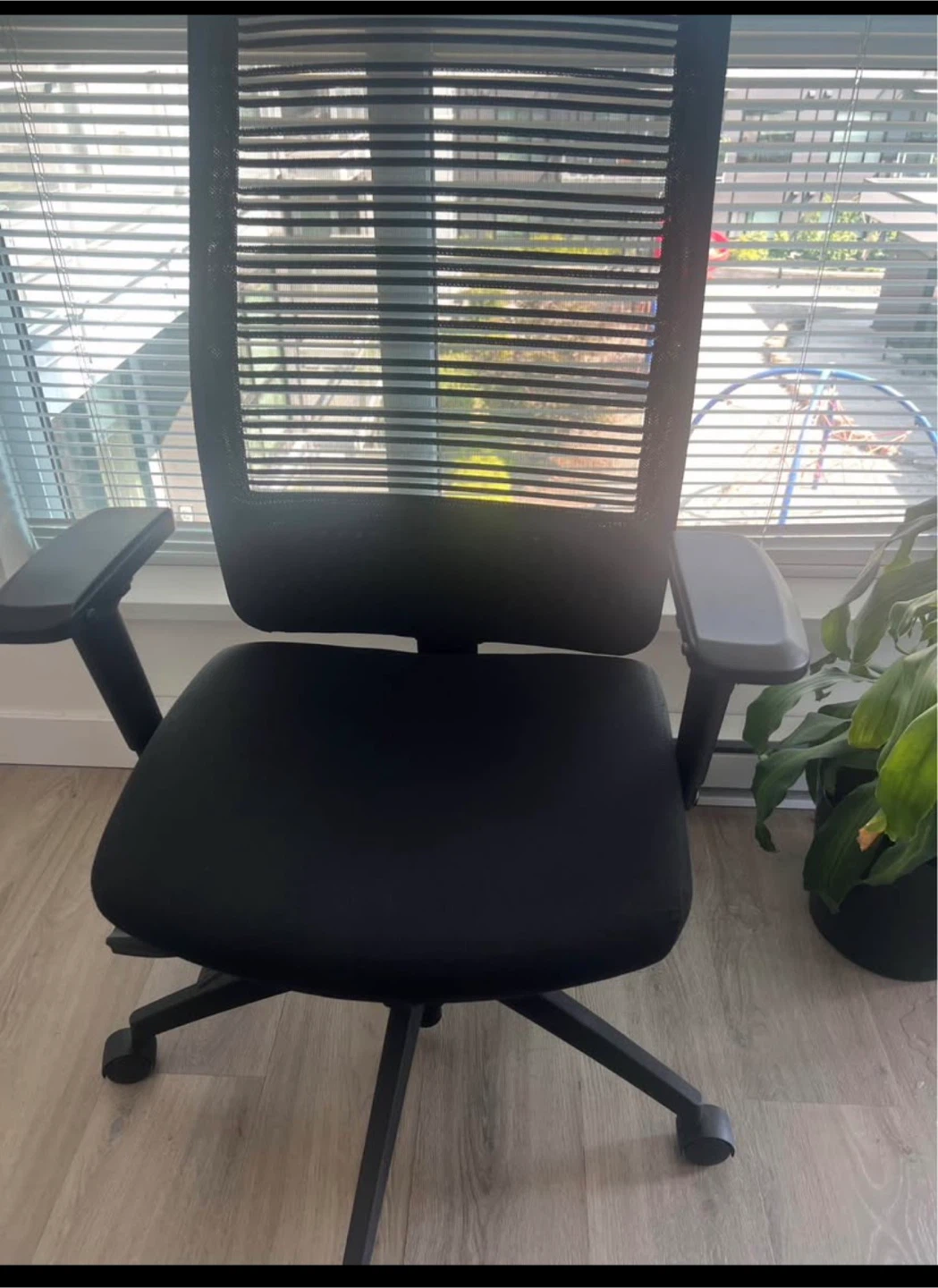 Uline Ergonomic Mesh Office Chair - photo 2