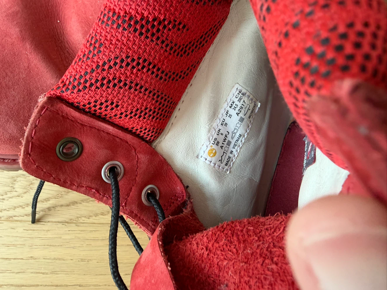Red Timberland Boots Women's Size 8 - photo 3