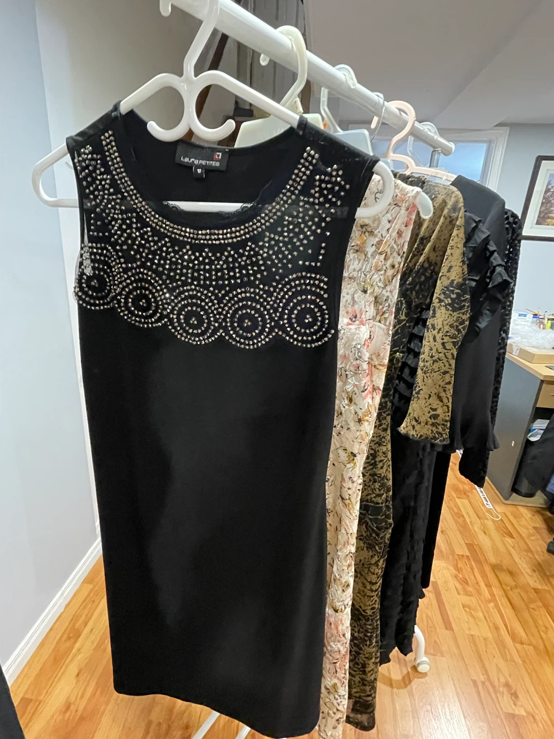 Bundle of 7 dresses - photo 2