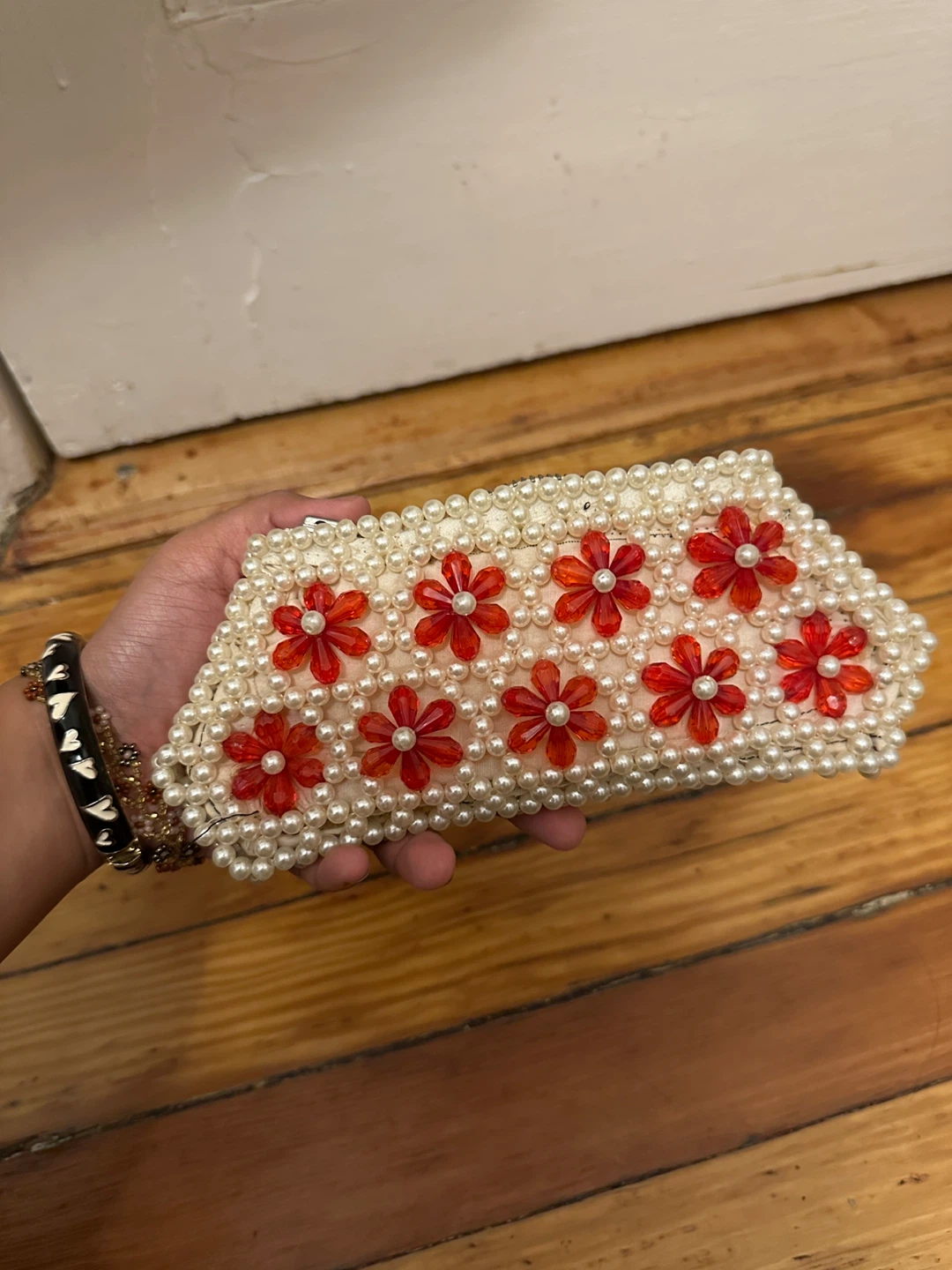 Vintage Beaded Pearl and Red Floral Clutch 👛 Pickup in Park Slop - photo 4