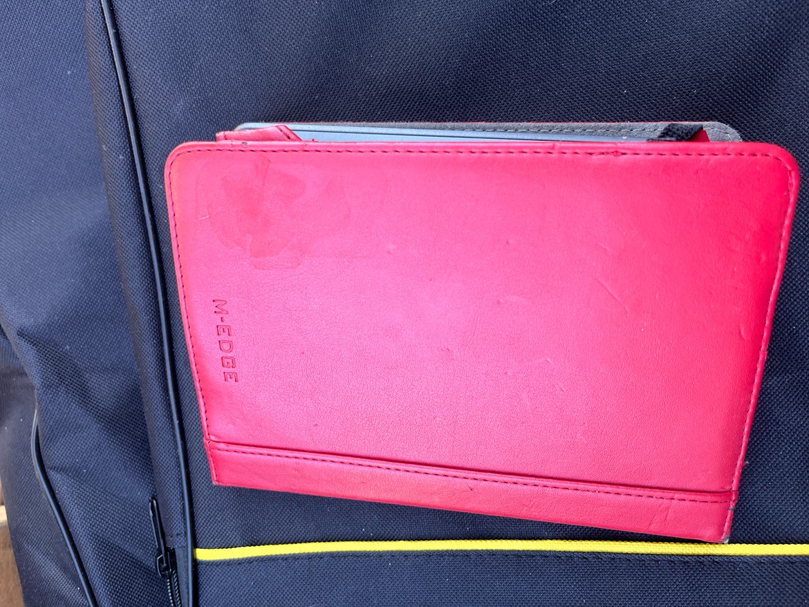 Amazon Kindle E-Reader with M-Edge Case - photo 3