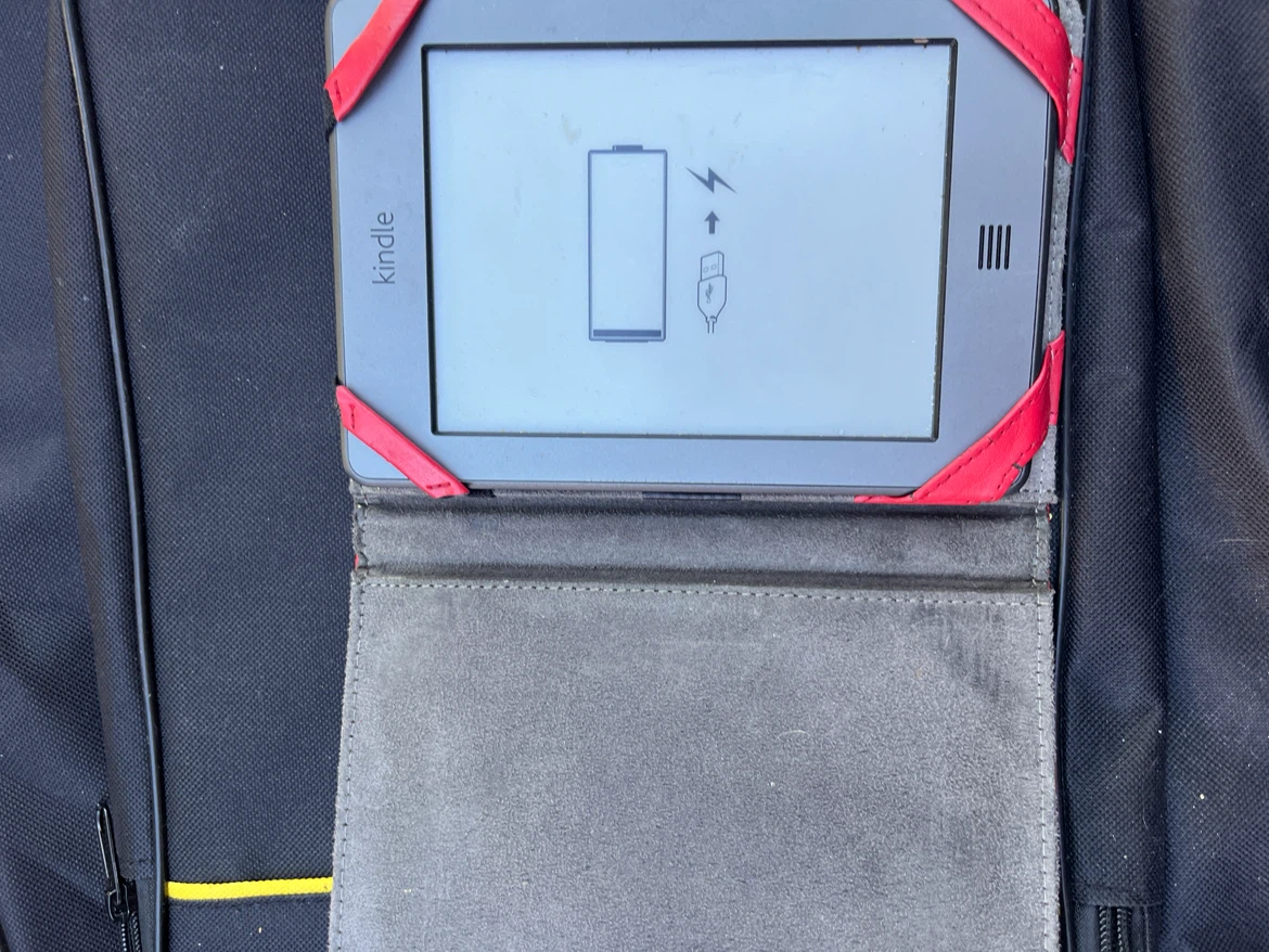 Amazon Kindle E-Reader with M-Edge Case - photo 4