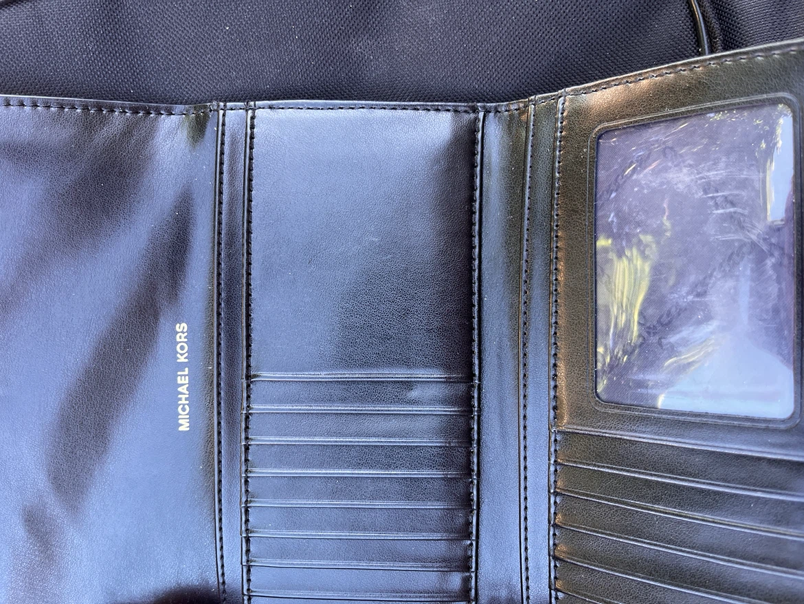 Michael Kors Black Leather Wallet - photo 3