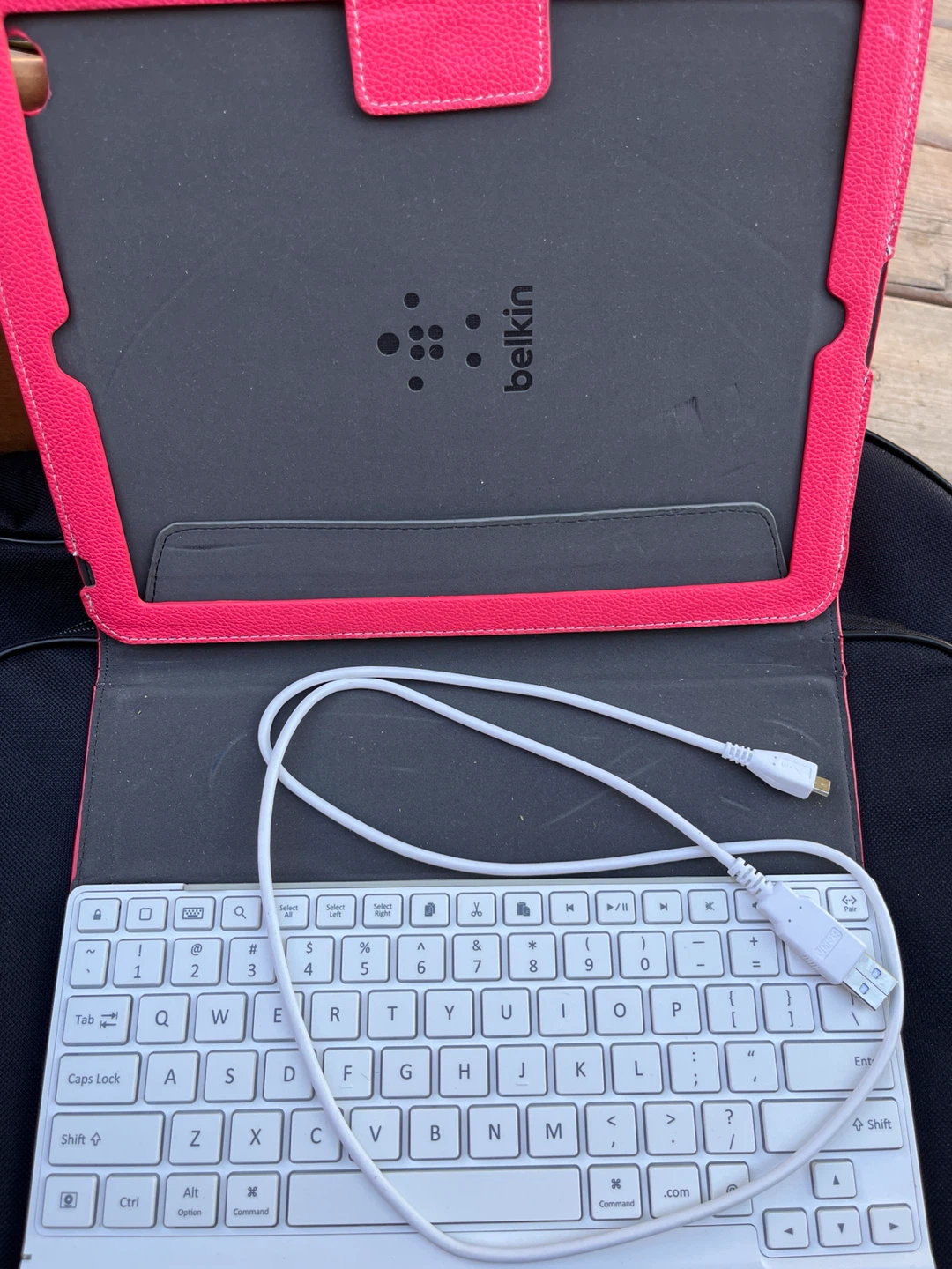 Belkin Pink Tablet Case with Detachable Keyboard and USB Cable
