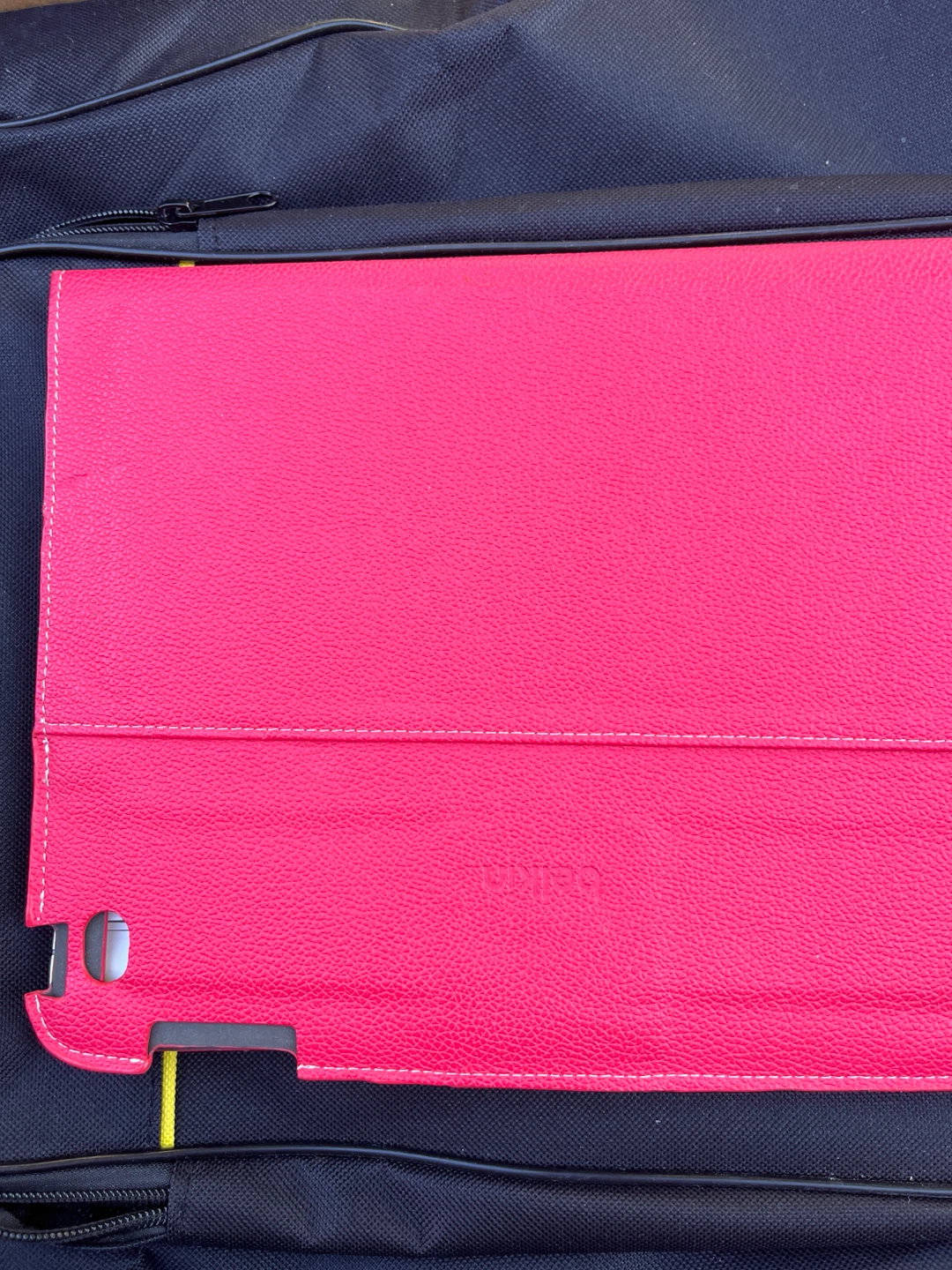 Belkin Pink Tablet Case with Detachable Keyboard and USB Cable - photo 2