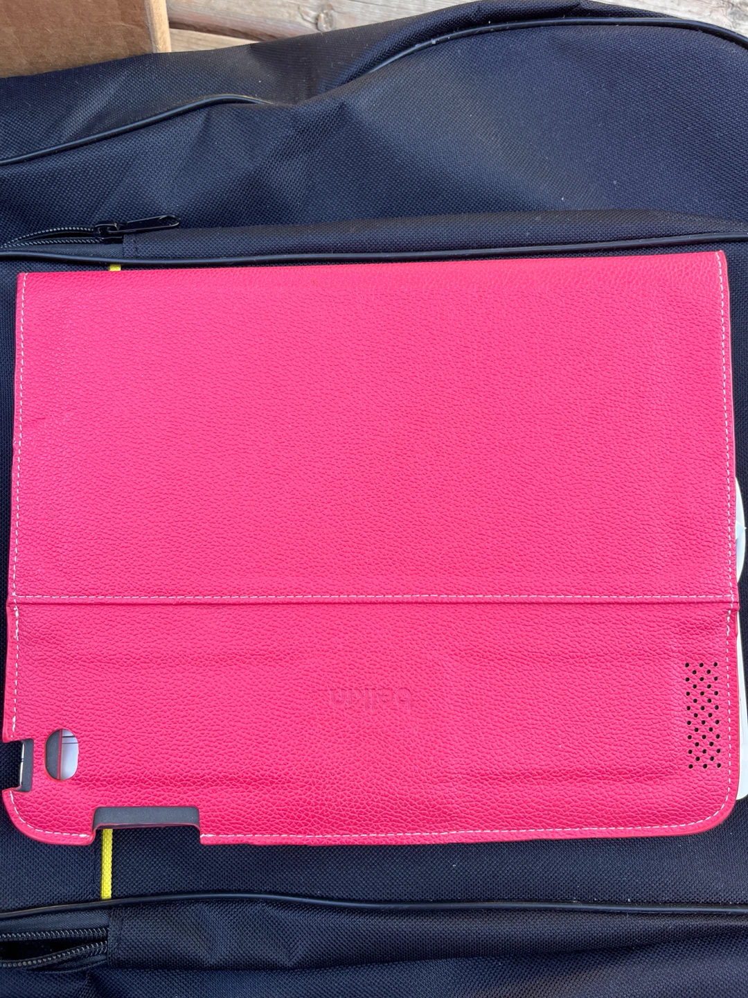 Belkin Pink Tablet Case with Detachable Keyboard and USB Cable - photo 3