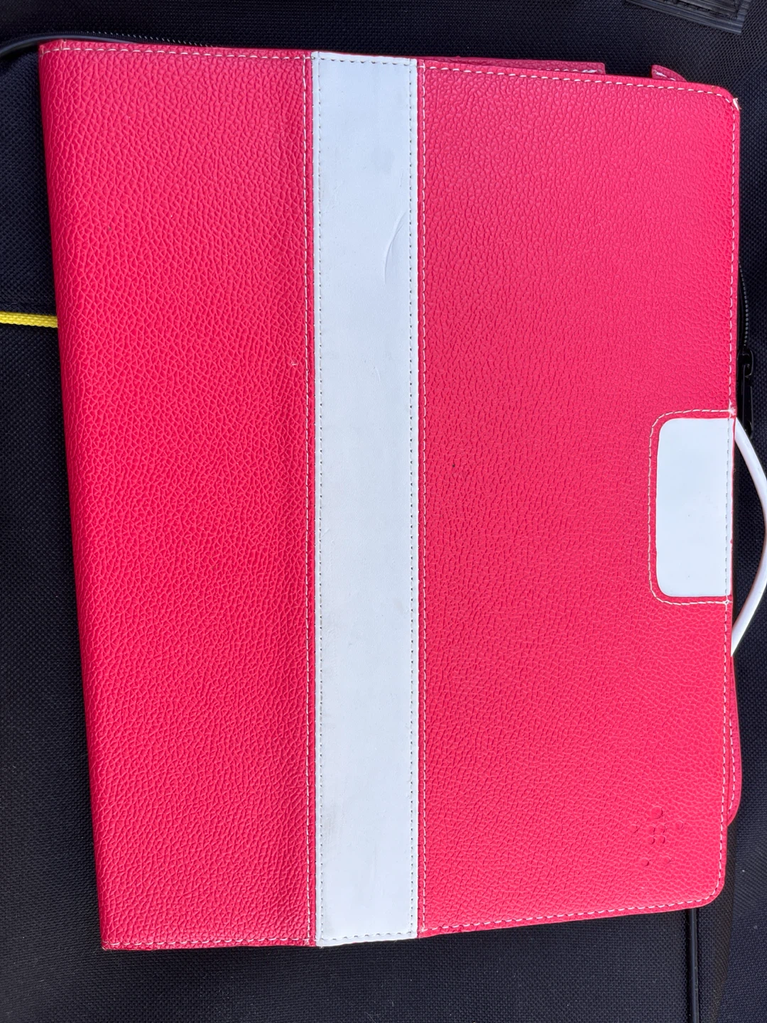 Belkin Pink Tablet Case with Detachable Keyboard and USB Cable - photo 4