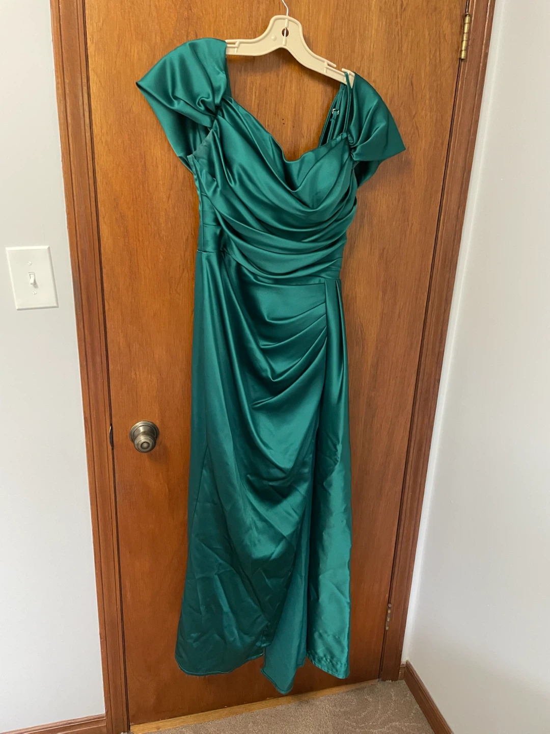 Emerald Green Satin Evening Gown - photo 2