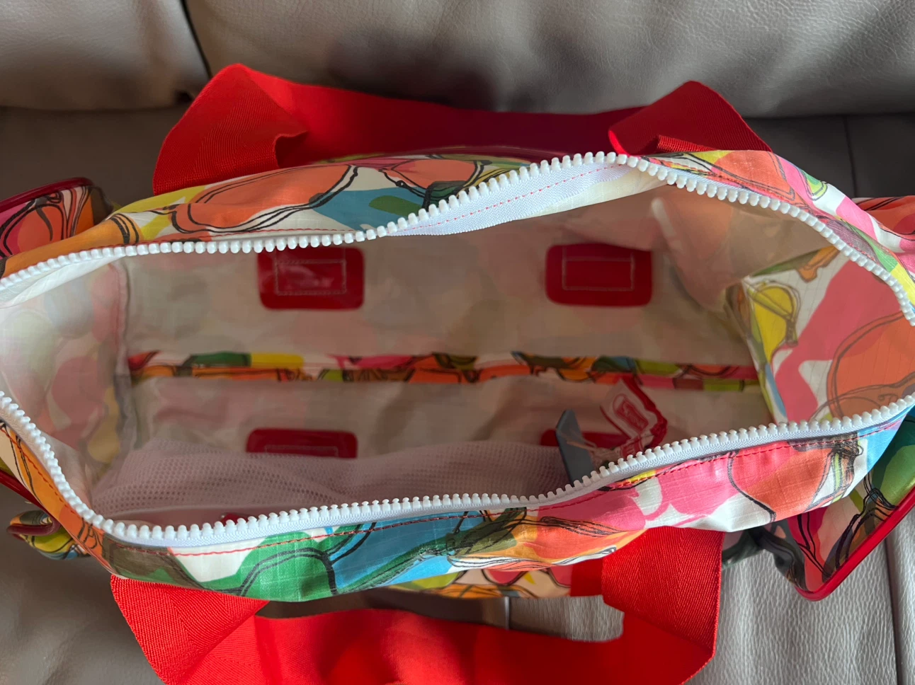 LeSportsac “Chic Sunglasses” Medium Weekender Bag, new - photo 2
