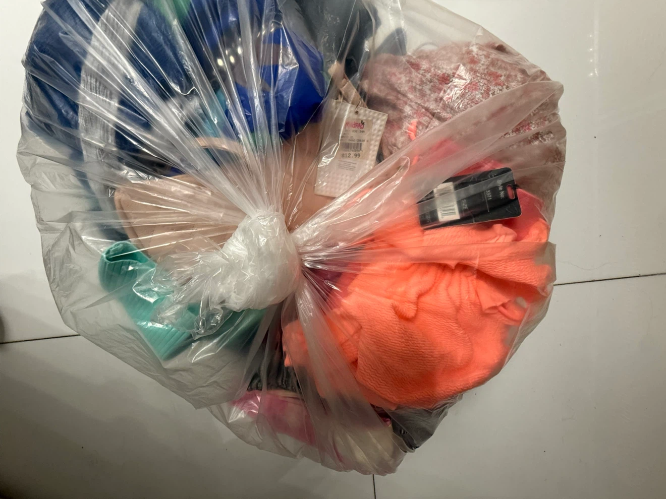 40 pieces  Women's Clothing and Accessories Bu