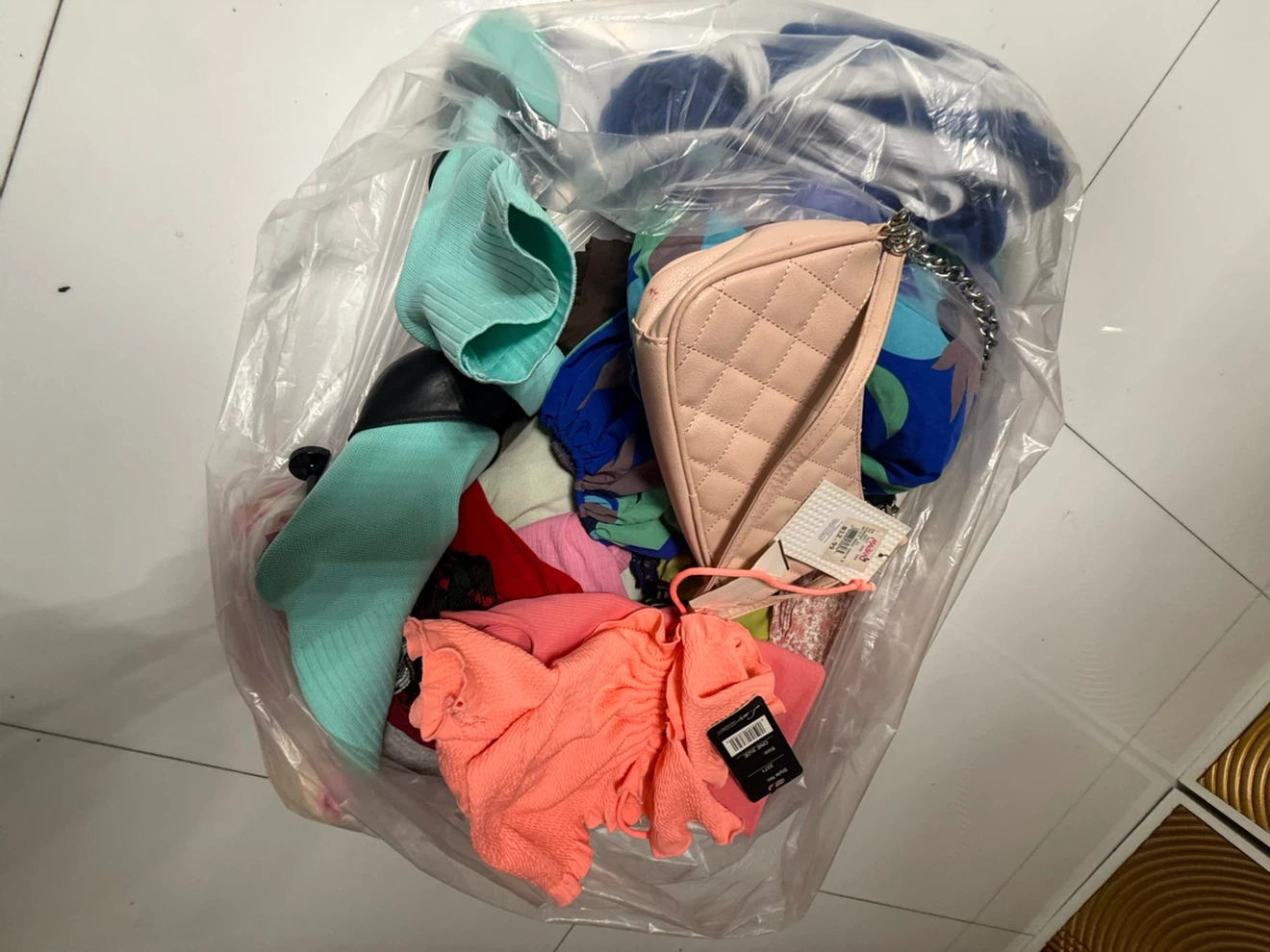 40 pieces  Women's Clothing and Accessories Bu - photo 2