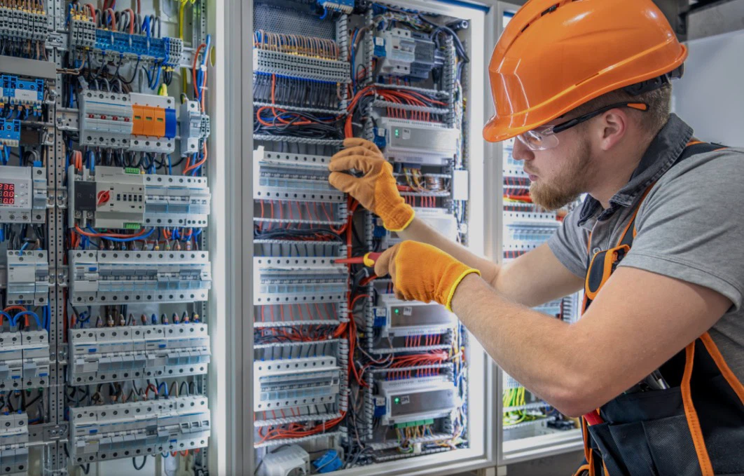 Seeking Electrical Helper / Apprentice Position