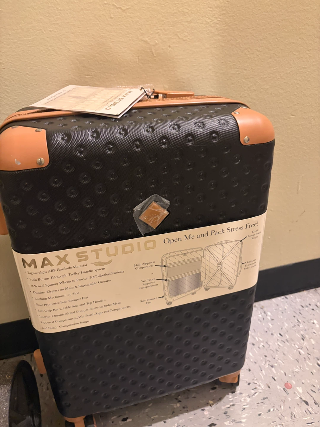 Max Studio 21 inch Hardside Spinner Luggage