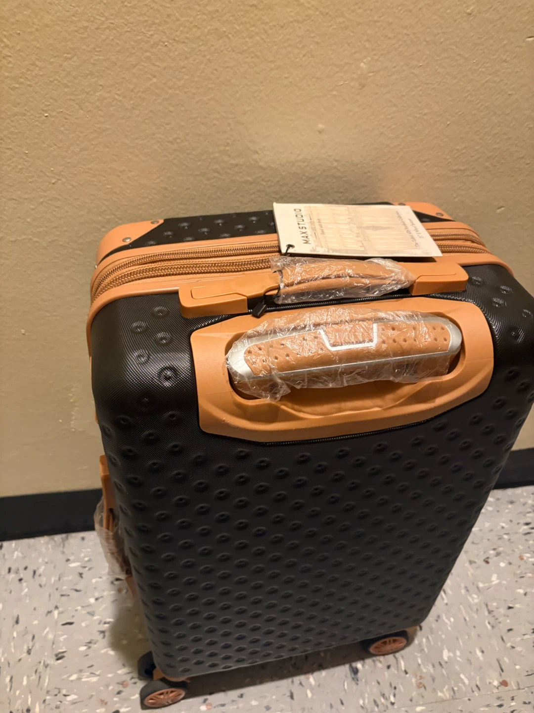 Max Studio 21 inch Hardside Spinner Luggage - photo 2