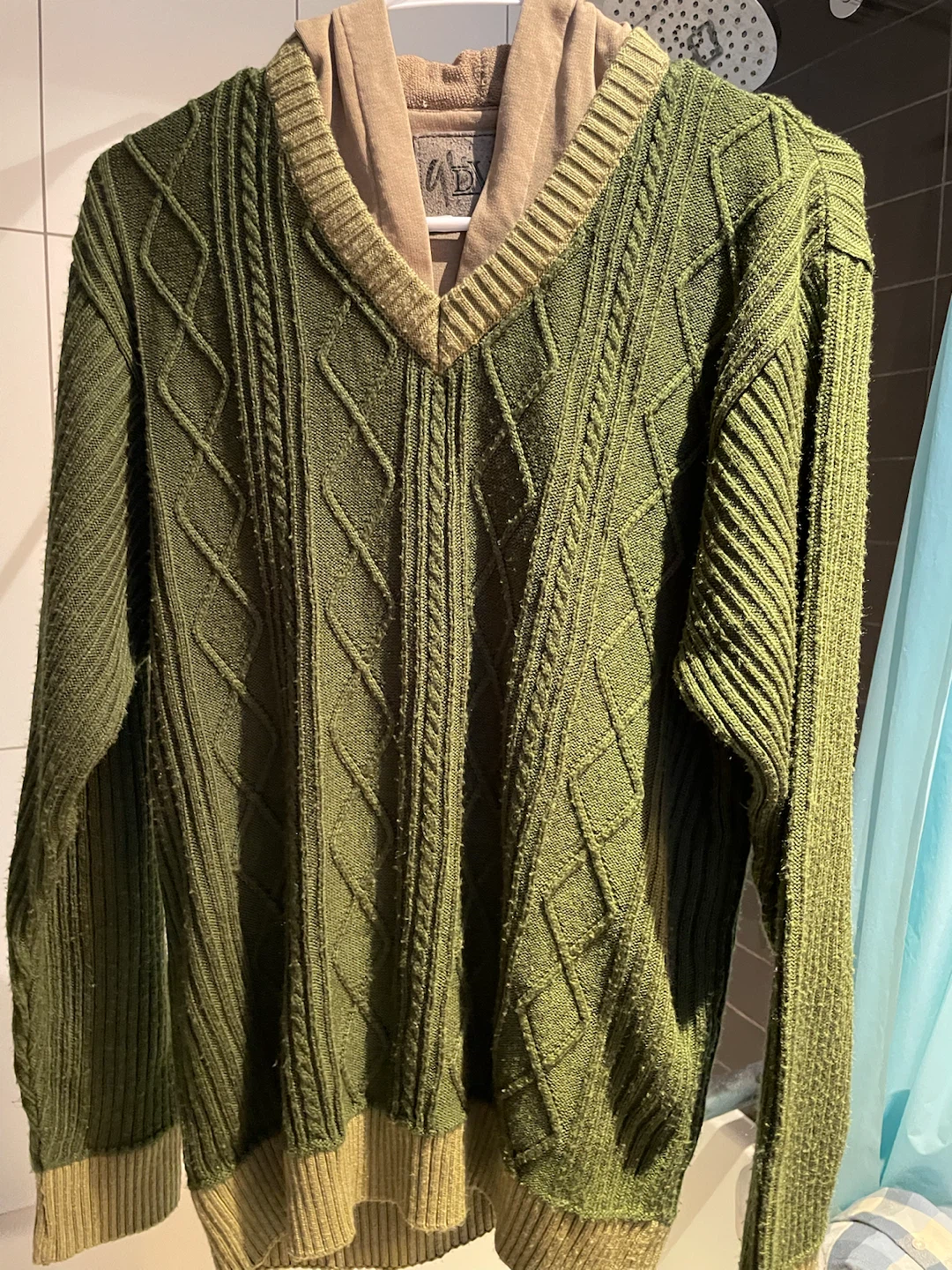Free hoodie, sweater, warm clothes - photo 2