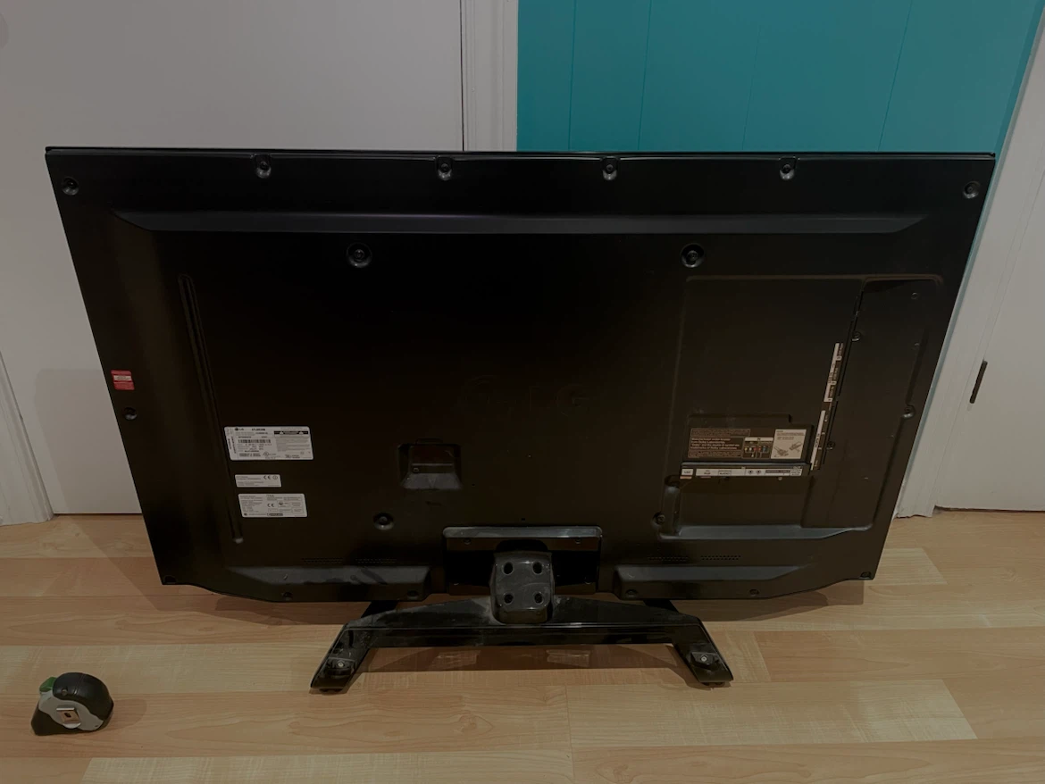 LG Flat Screen TV 48” - photo 2