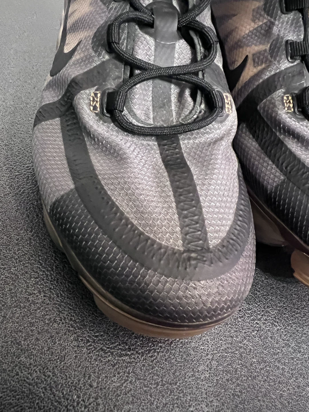 Nike Air VaporMax 2019 Black & Metallic Gold – Men’s Size 9 - photo 5