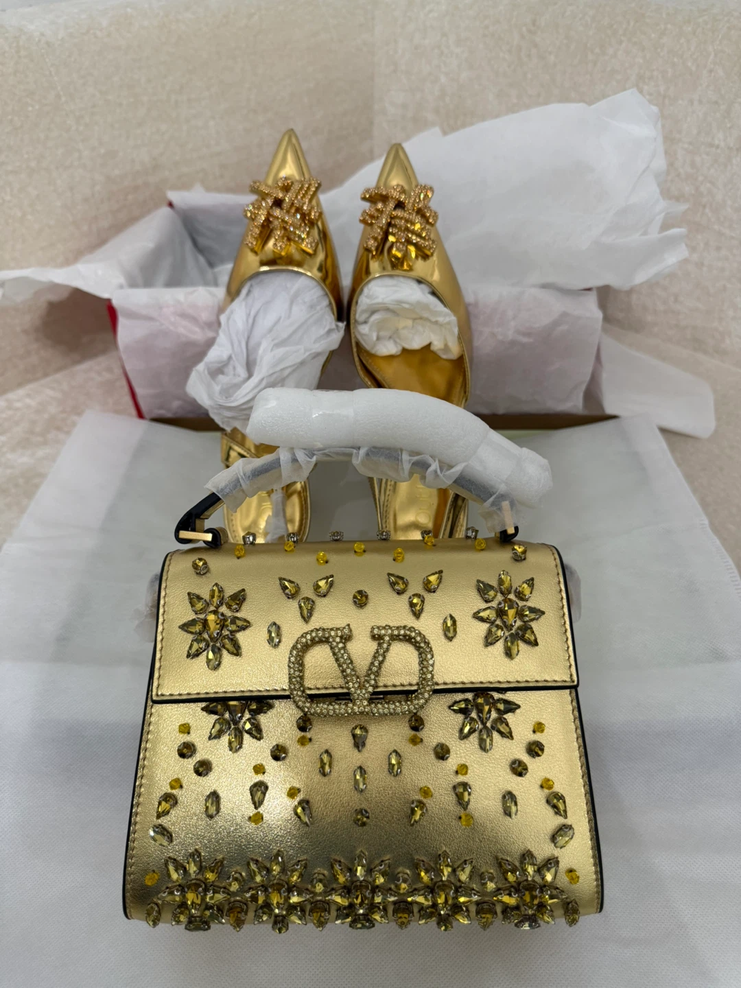 Beautiful Gold Combo Set. Shoe size 9/ Eur 40