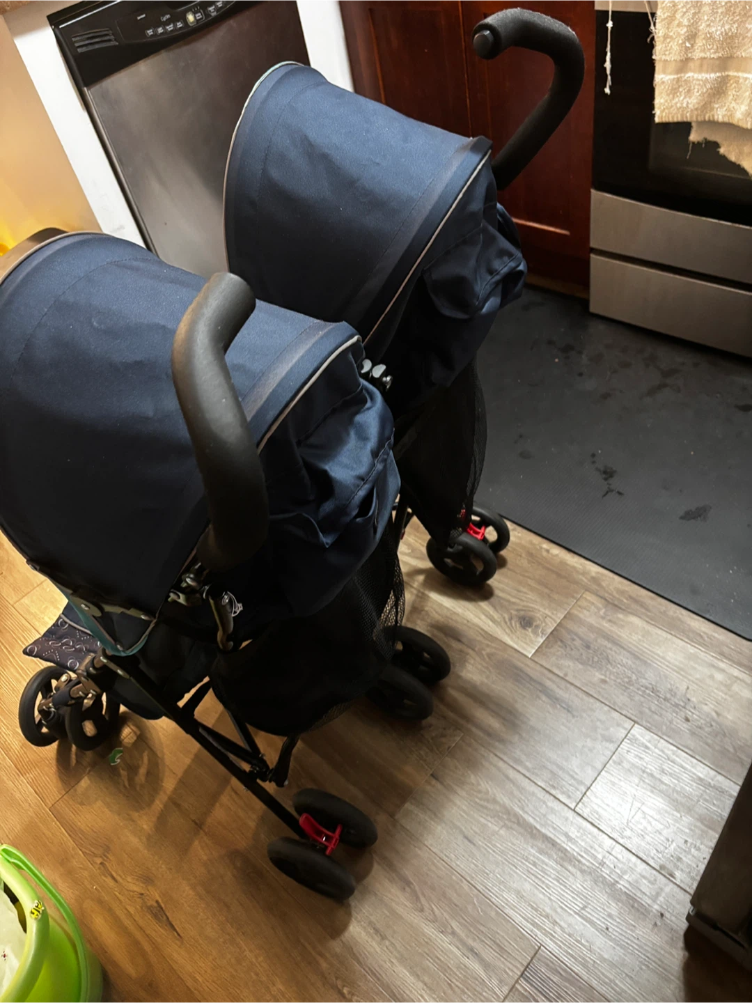 Delta Children XL side by side Double Umbrella Stroller - photo 5