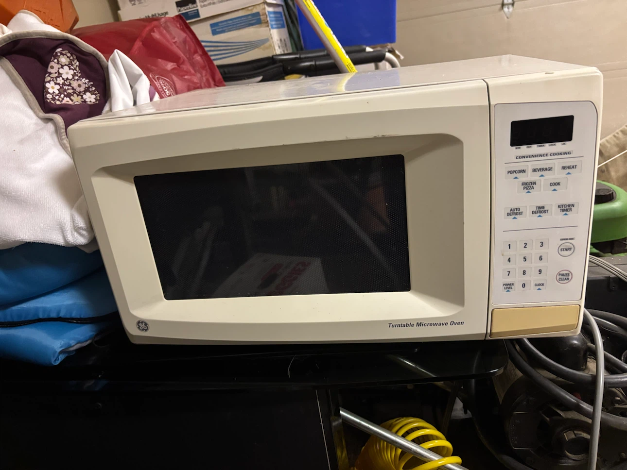GE White Countertop Microwave