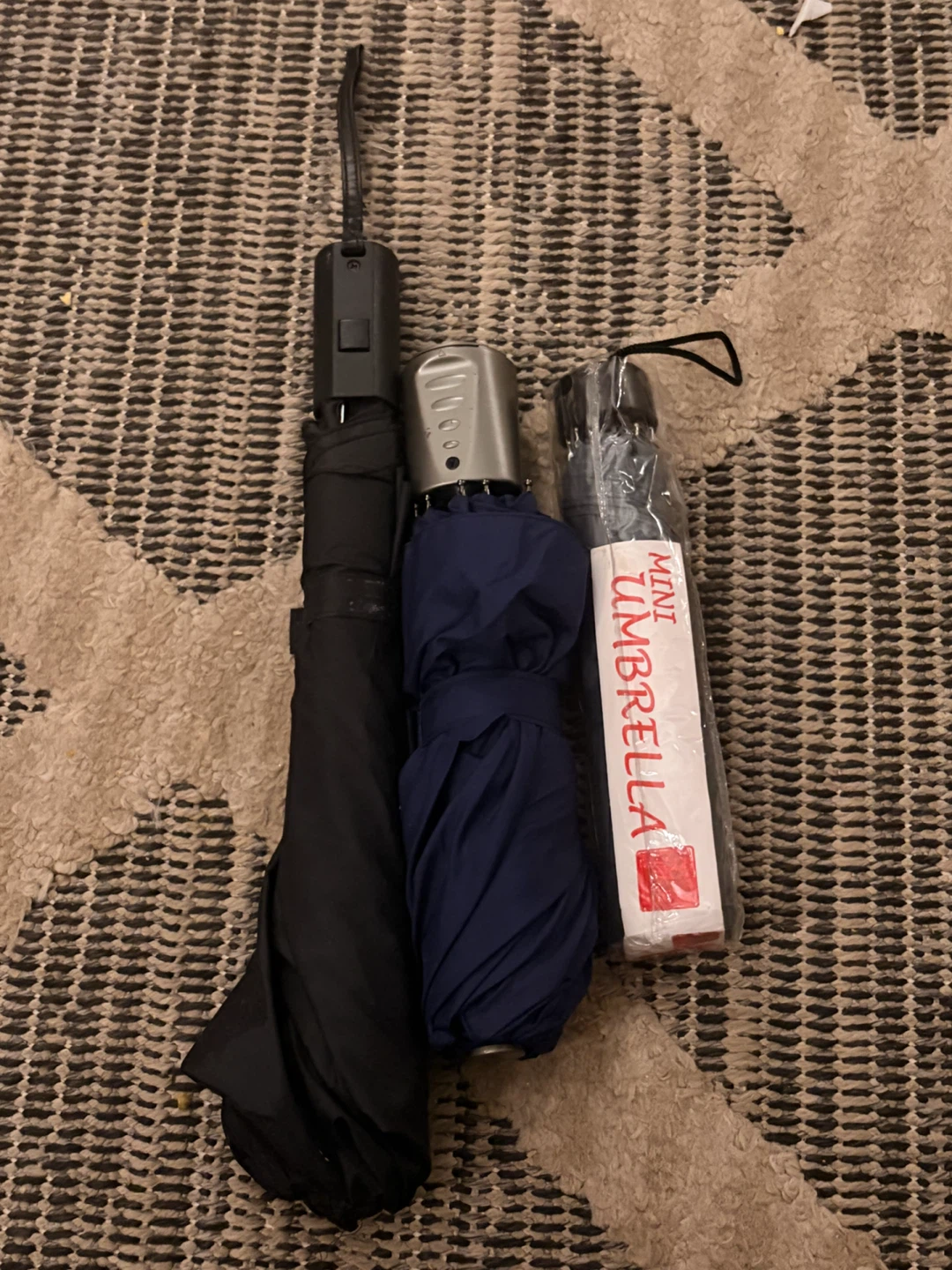 Set of 3 Compact Folding Umbrellas Black One is Automatic - photo 3