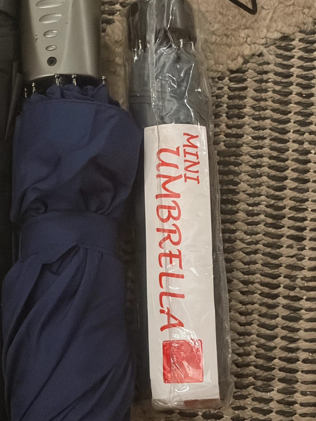 Set of 3 Compact Folding Umbrellas Black One is Automatic - photo 4