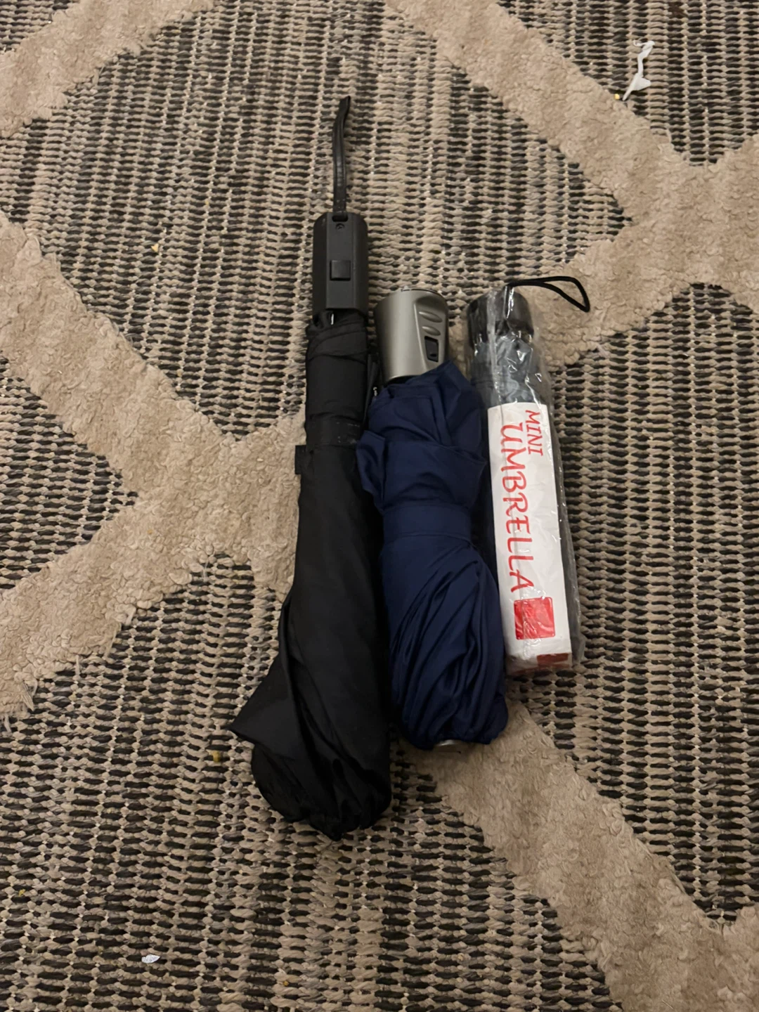 Set of 3 Compact Folding Umbrellas Black One is Automatic - photo 5