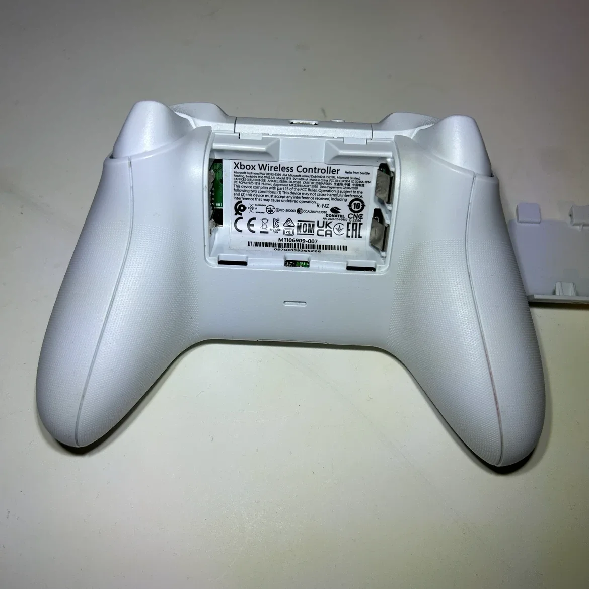 Xbox Series White Controller - GuliKit TMR Anti-Drift - photo 4