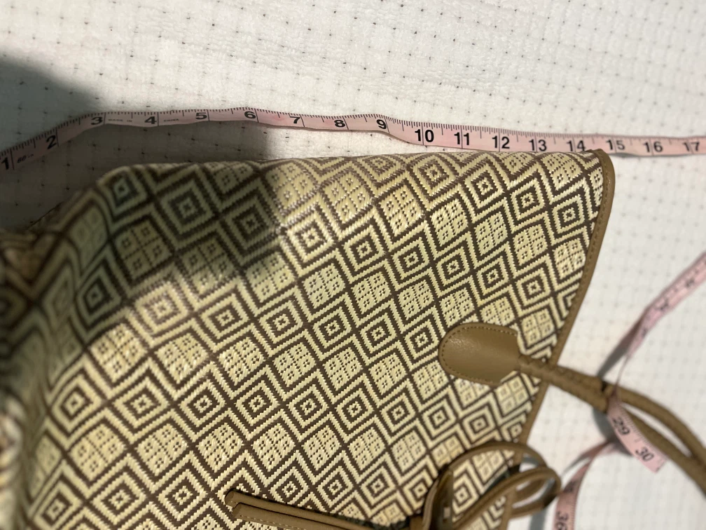 Neiman Marcus patterned tote bag - photo 4