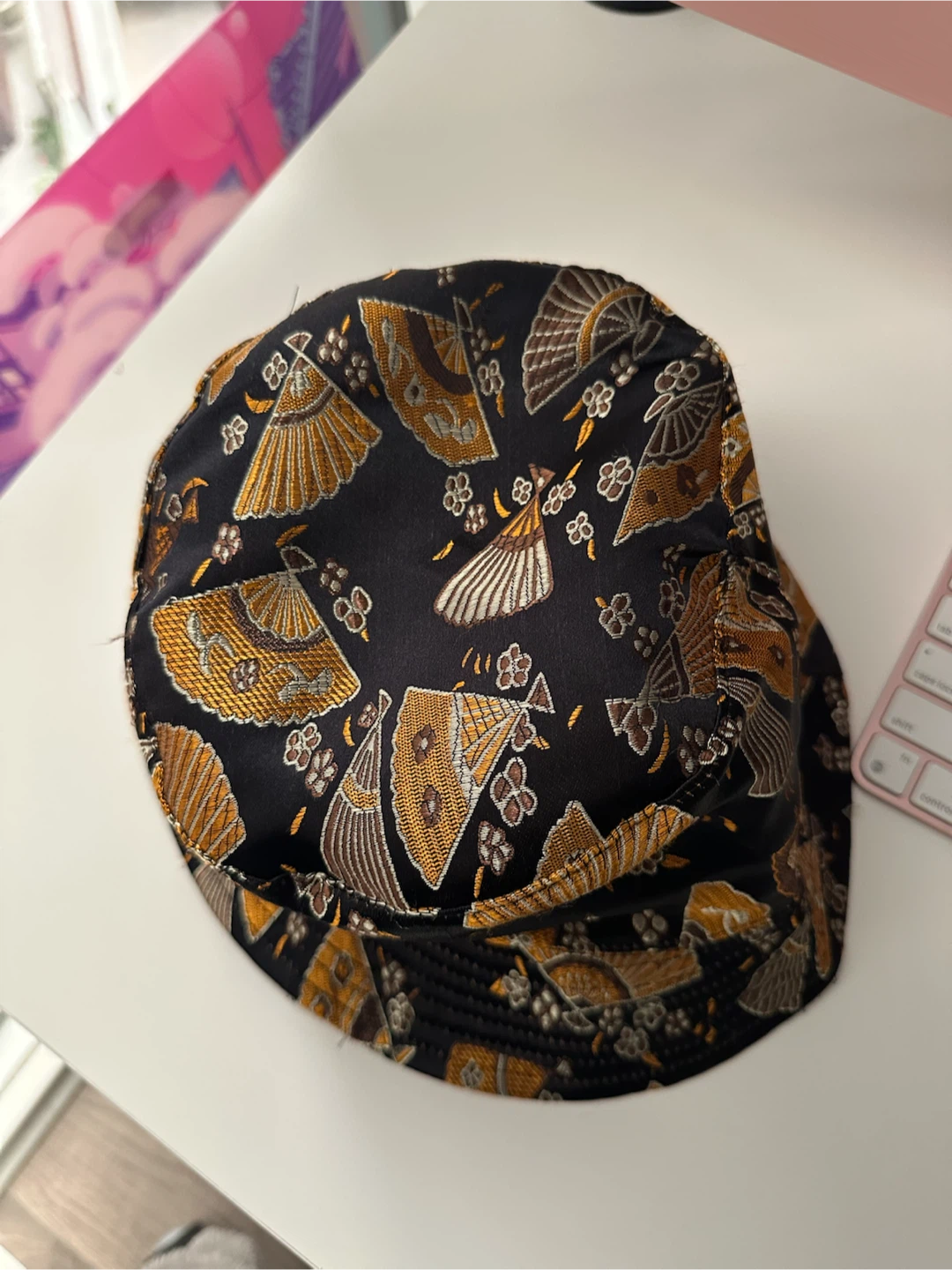 Black bucket hat with fan pattern - photo 2