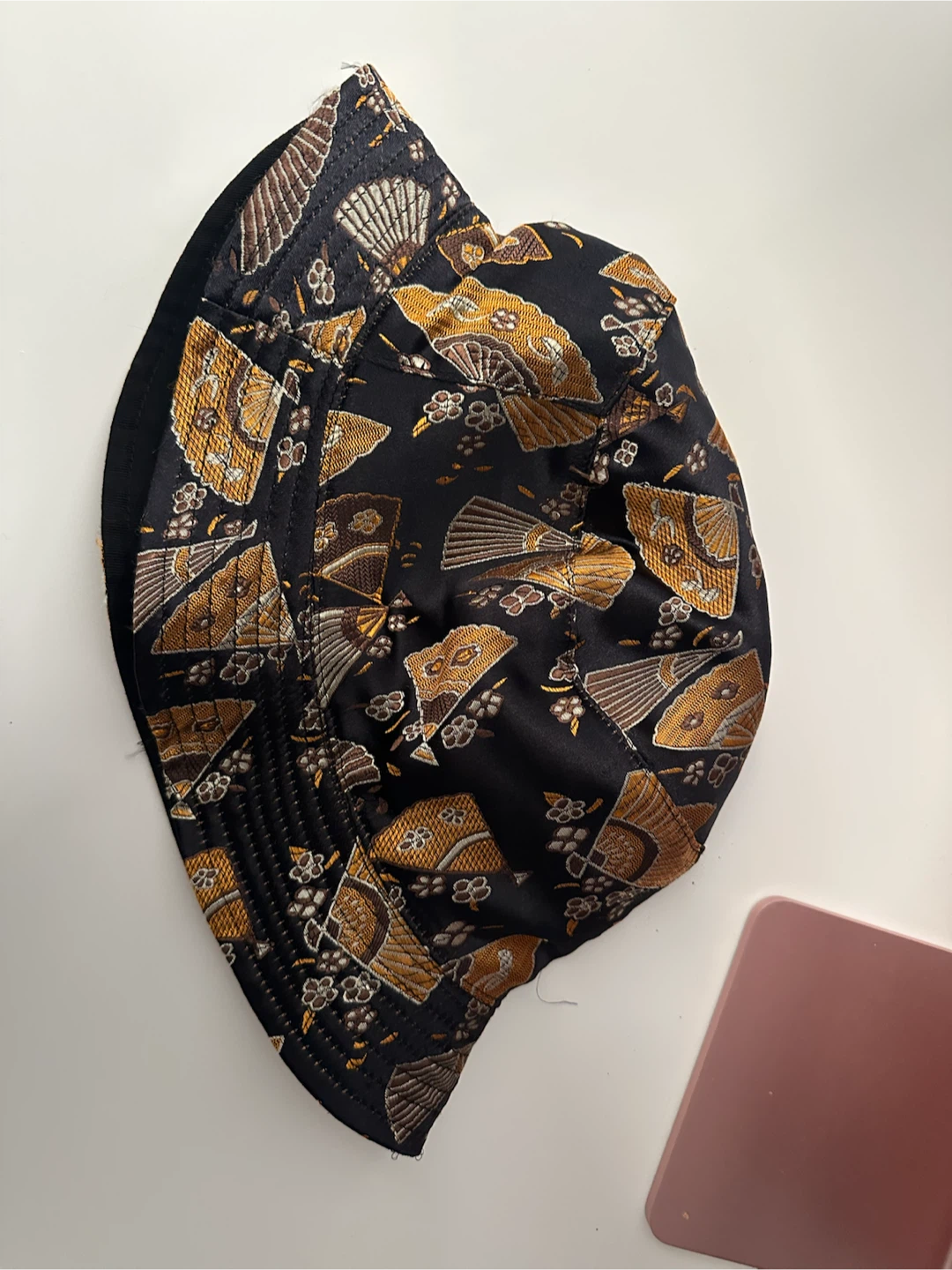 Black bucket hat with fan pattern - photo 3