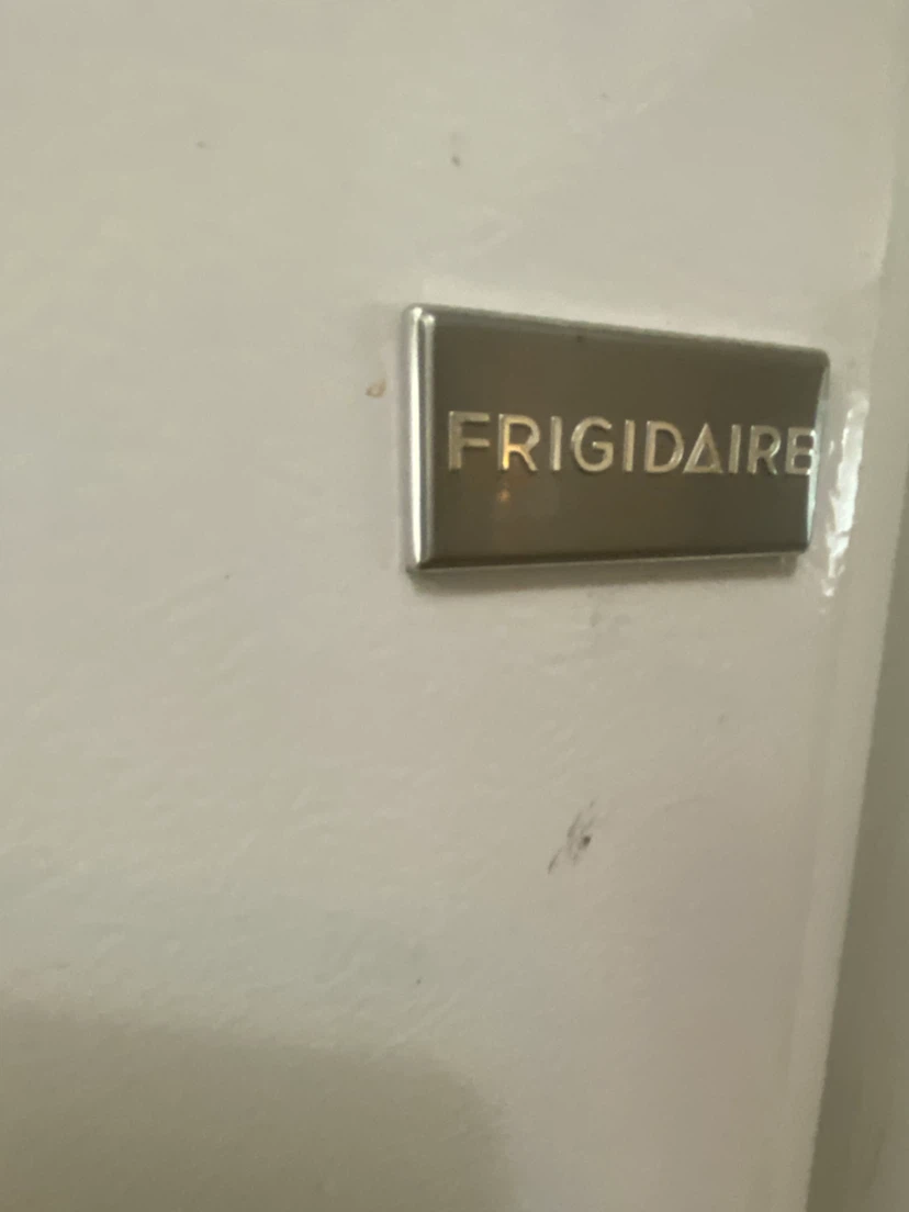 Frigidaire 30-Inch White Top-Mount Refrigerator - photo 2