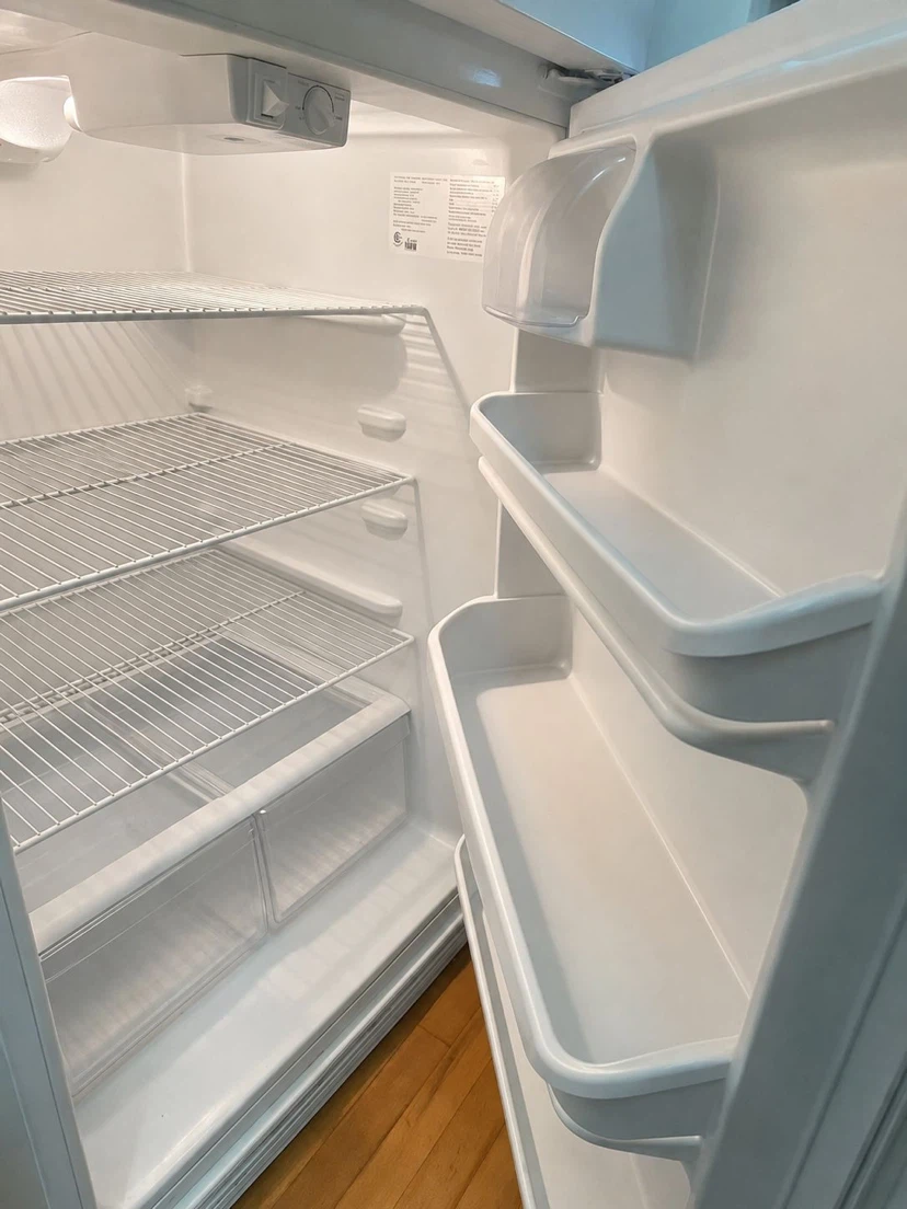 Frigidaire 30-Inch White Top-Mount Refrigerator - photo 4