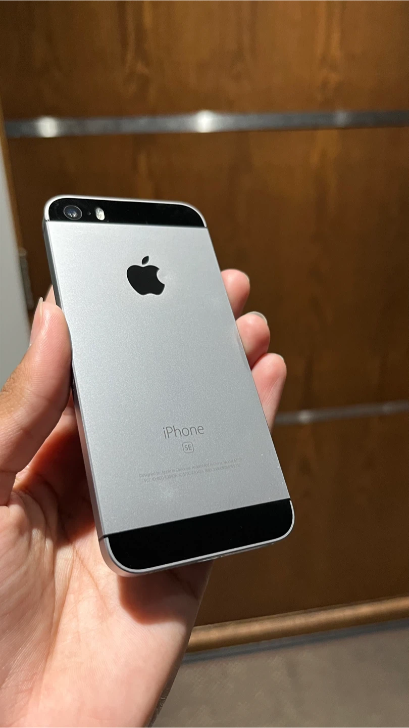 Apple iPhone SE (1st Gen) - Space Grey