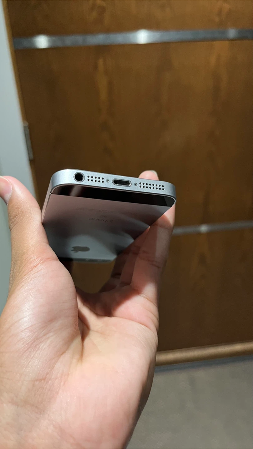 Apple iPhone SE (1st Gen) - Space Grey - photo 4