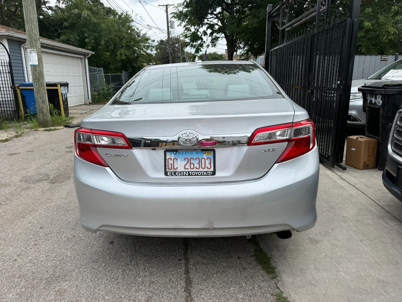 2014 Silver Toyota Camry XLE - photo 2