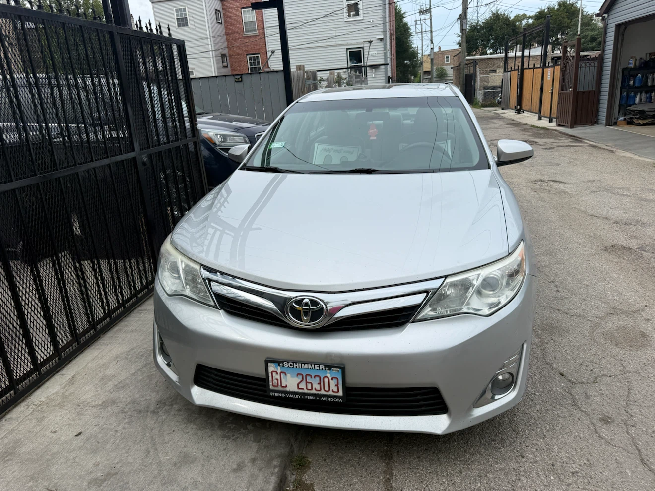 2014 Silver Toyota Camry XLE - photo 3
