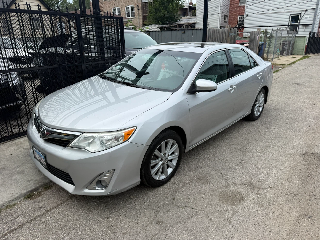 2014 Silver Toyota Camry XLE - photo 4