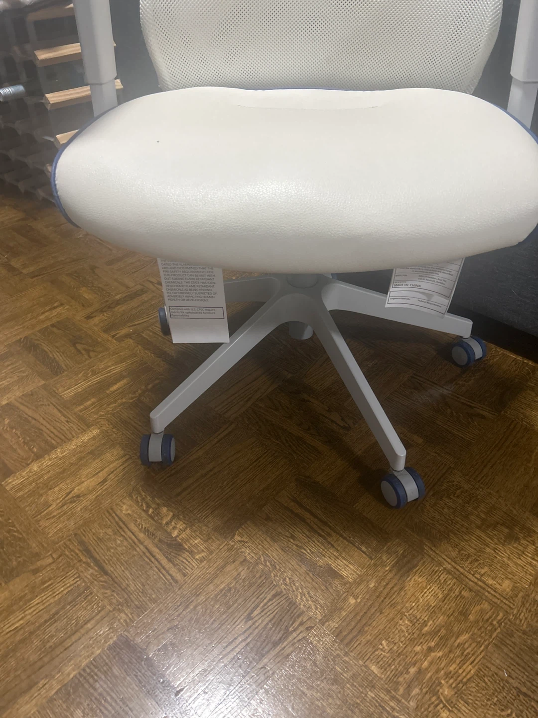 White Ergonomic Office Chair - photo 2