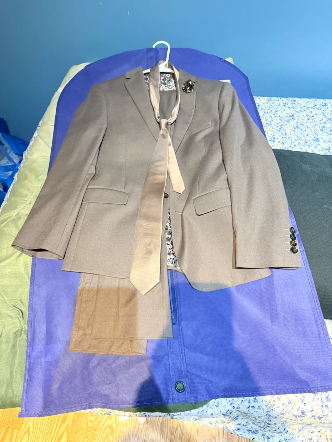 Grafton Men's Tan Suit with Tie - photo 2