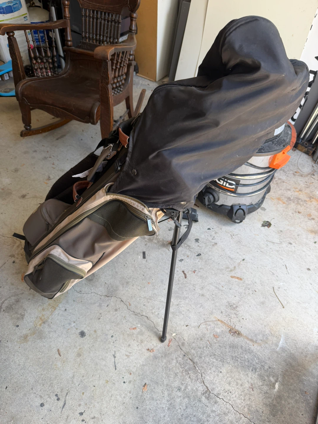 Mountain Pak Lite Golf Bag with Assorted Clubs
