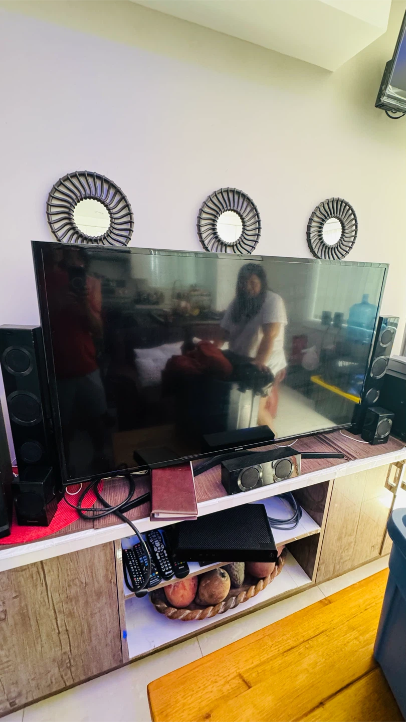 Samsung Smart TV 55” with remote