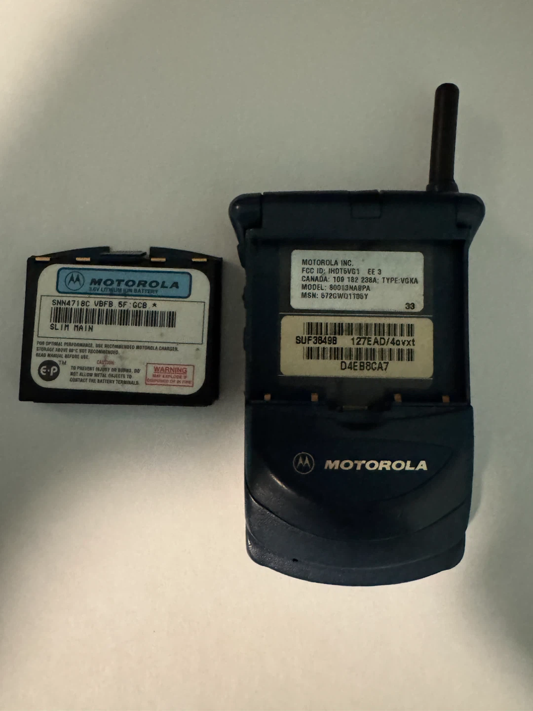 Vintage Motorola StarTAC Mobile Phone - photo 2