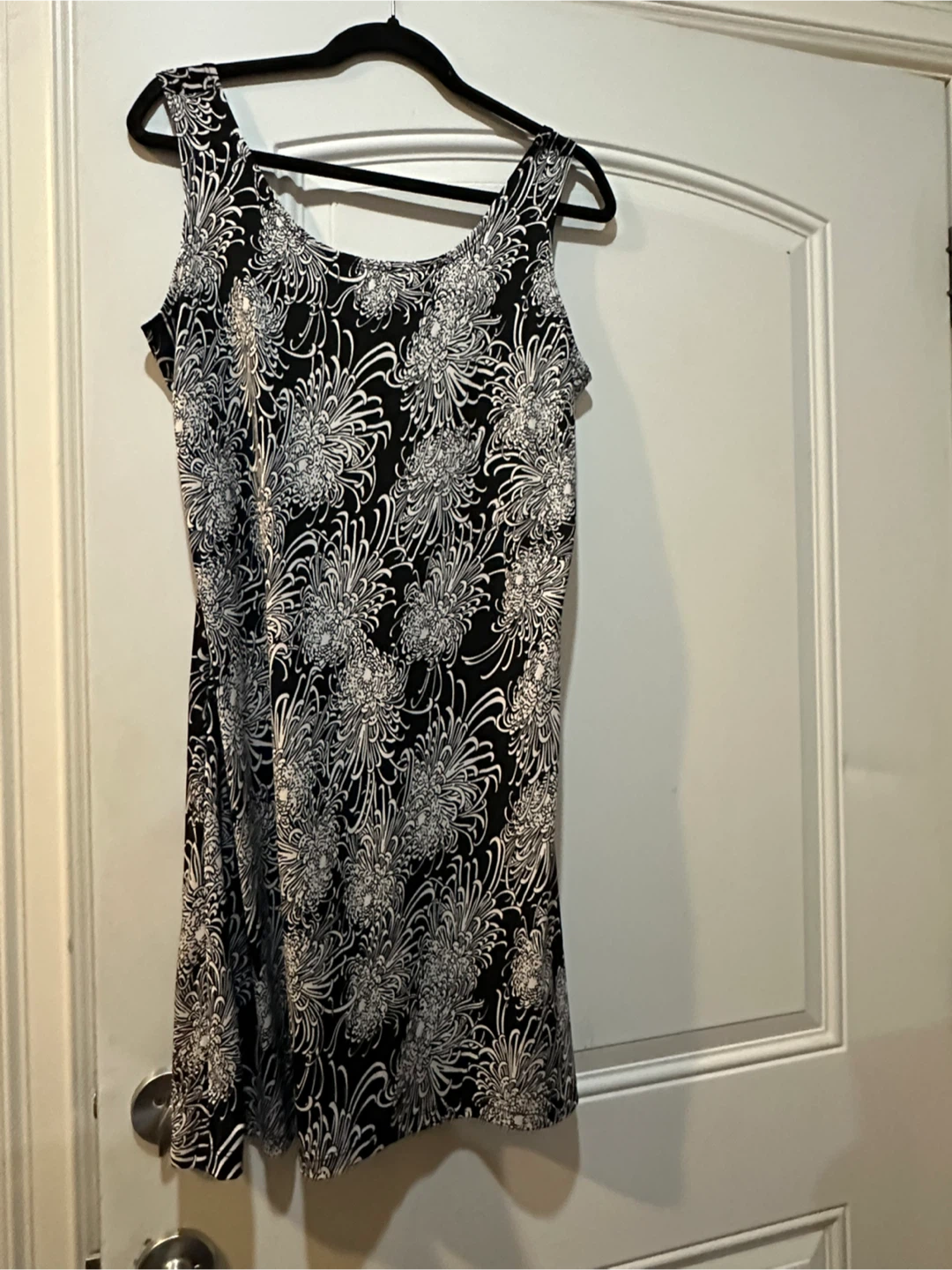 Jolie Sleeveless Dress Size M