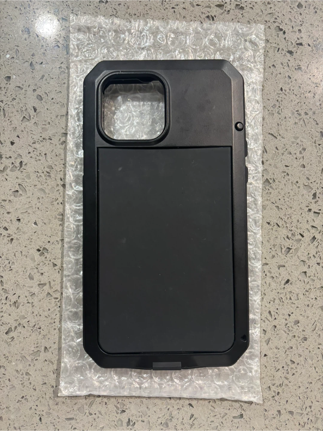 iPhone 13 Pro Max Heavy Duty Case and screen protector - photo 2