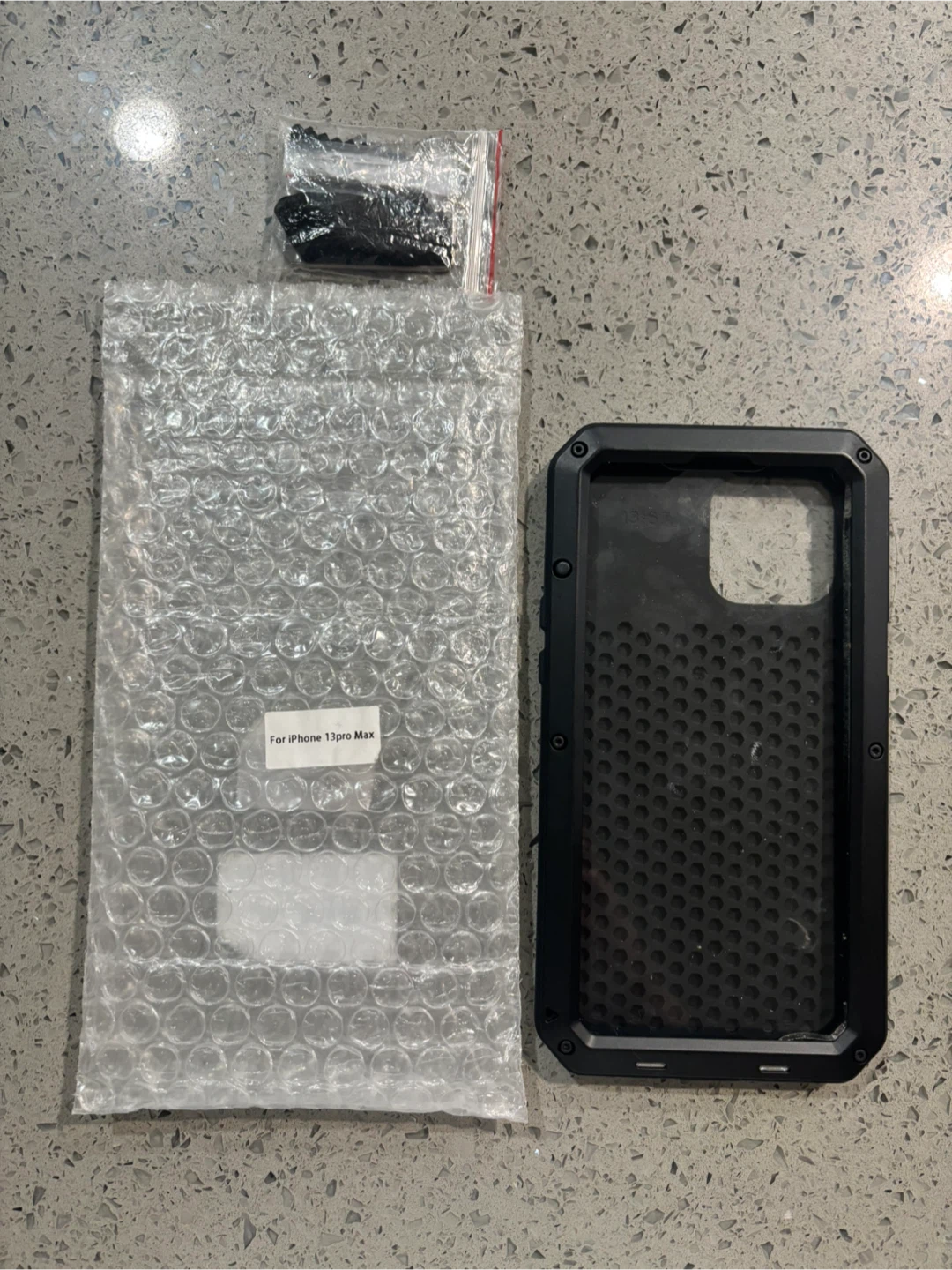iPhone 13 Pro Max Heavy Duty Case and screen protector - photo 3