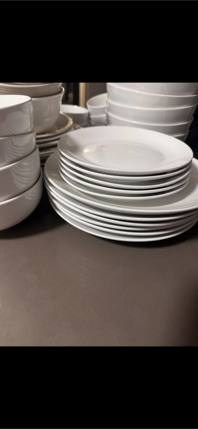 Plates and bowls - photo 2