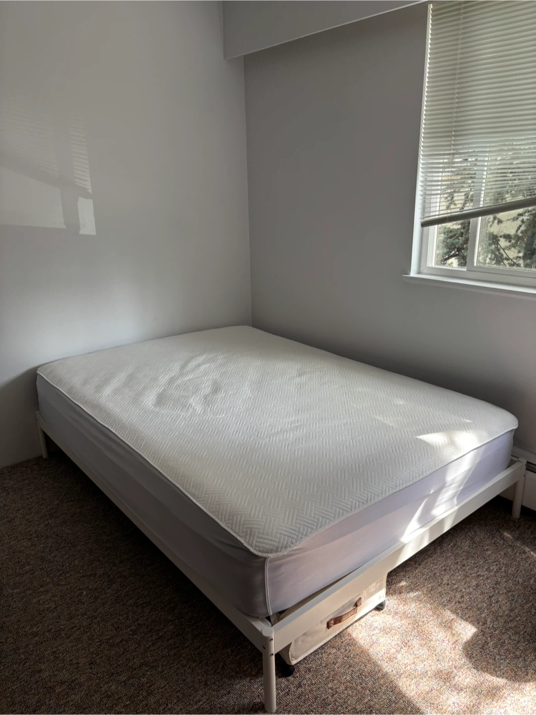 Double mattress + free bed frame - photo 4