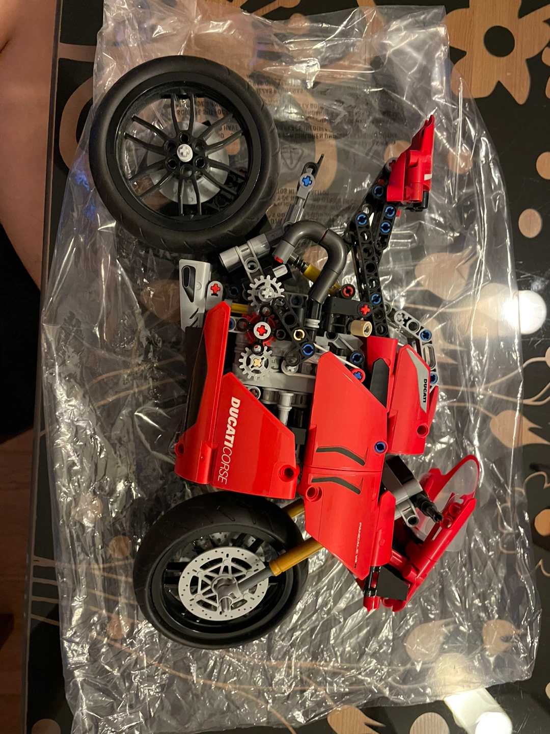 LEGO Technic Ducati Panigale V4 R - photo 2